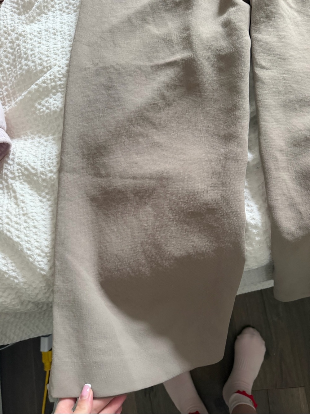 Aritzia Wide-Leg Drawstring Lodge Pant in Taupe - Picture 5 of 9